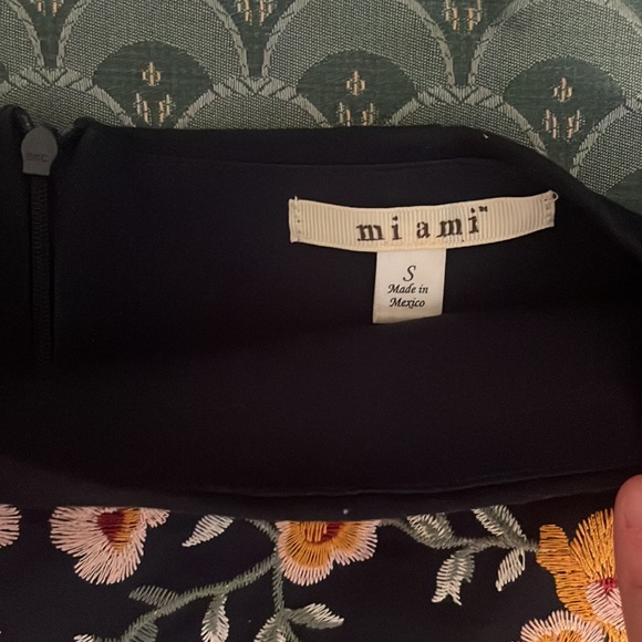 🌿Garden embroidered skirt from Francesca’s size small - Picture 5 of 5